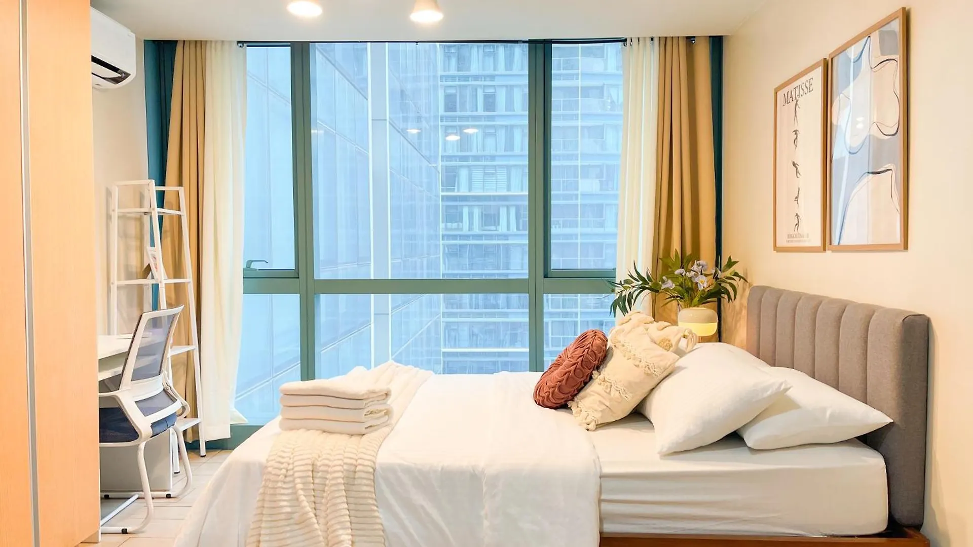 Luxury Bgc Condo Across Uptown Mall #Ournw19A Manila 0*,  Philippines