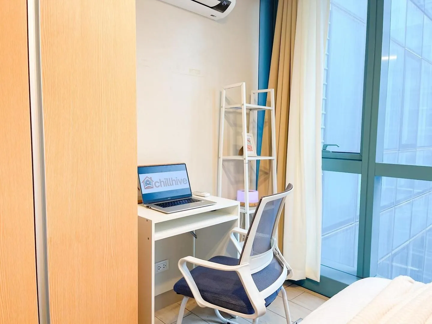 Luxury Bgc Condo Across Uptown Mall #Ournw19A Manila